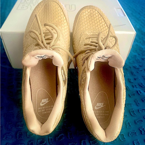 NWOT Ladies Nike Air Max ***Box Included*** - Picture 5 of 8